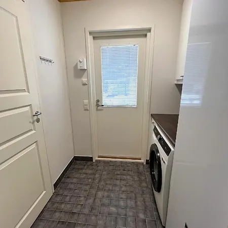 Rauhallinen Ilmastoitu Paritalo, Sauna, Terassi, Autokatos